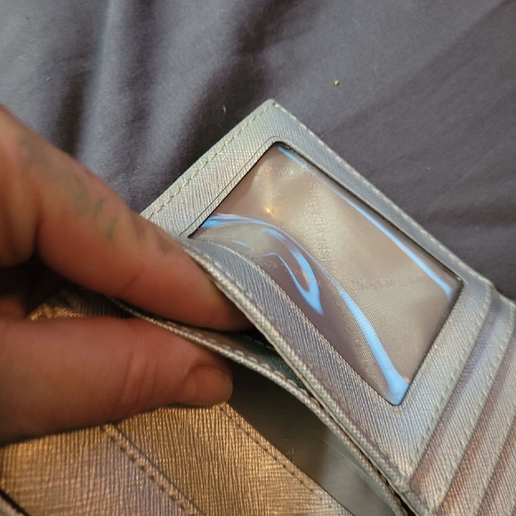 Silver Michael Kors wallet - Picture 4 of 4